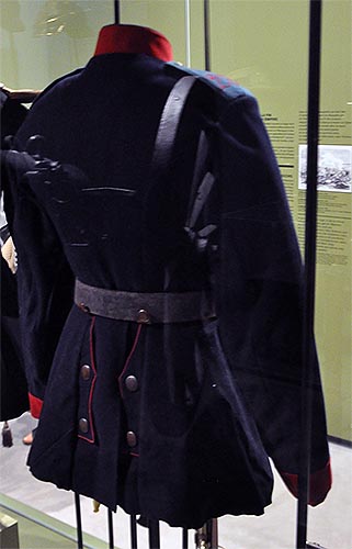 Waffenrock M1867 von seitlich hinten